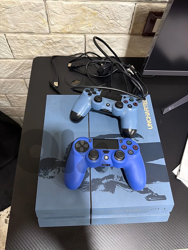 ps4 with 2 controllers