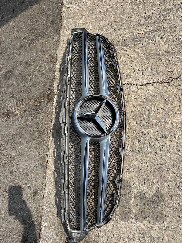Original W205 Grill