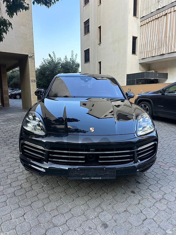 Porsche Cayenne S 2019 black on black (clean carfax-67000 miles)