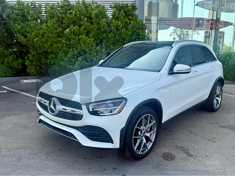 GLC 300 4MATIC AMG PACKAGE CLEAN CARFAX