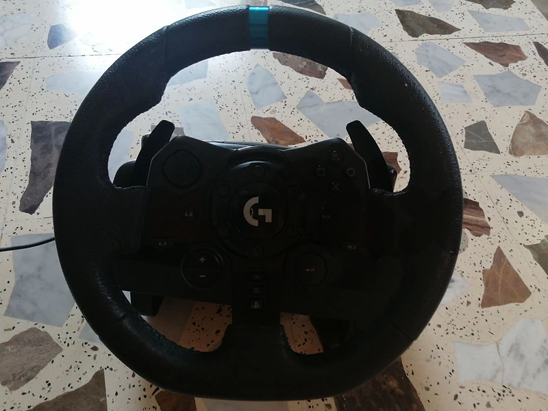 LOGITECH g923 RACING WHEEL AND PEDALS