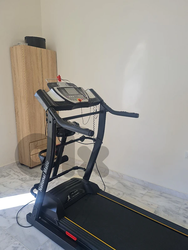 جهاز مشي (Treadmill) مميز مع بلوتوث، وأوزان  "national matic"