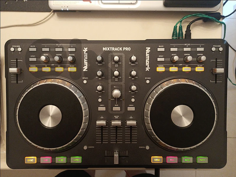 NUMARK MIXTRACK PRO DJ CONTROLLER, VERY CLEAN & FULLY FUNCTIONAL