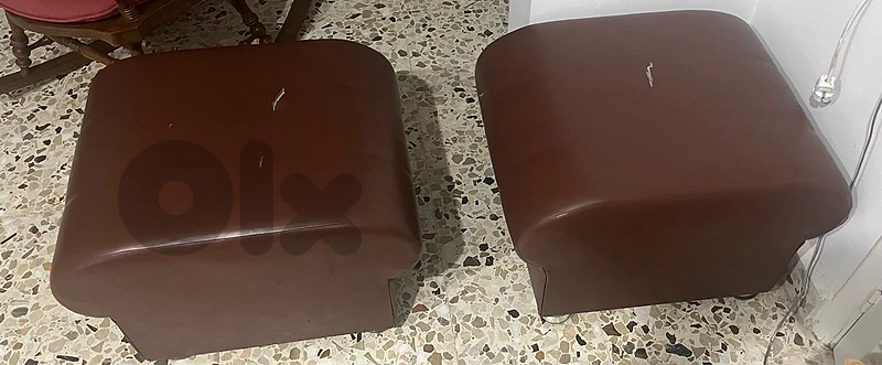 2 Poufs Repose-pieds Marrons à Vendre - Idéal pour Salon