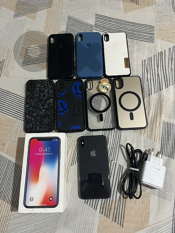 Iphone X 256gb Battery 100% m8yar orginal  Sheshe m8yar orginal   Face id ✅  True tone❌  Camerat wala 8lta  Byeje m3o 7 covers high quality m3 waslten mne7 w adapter wel 3elbe ele elo   Whatsapp:79339