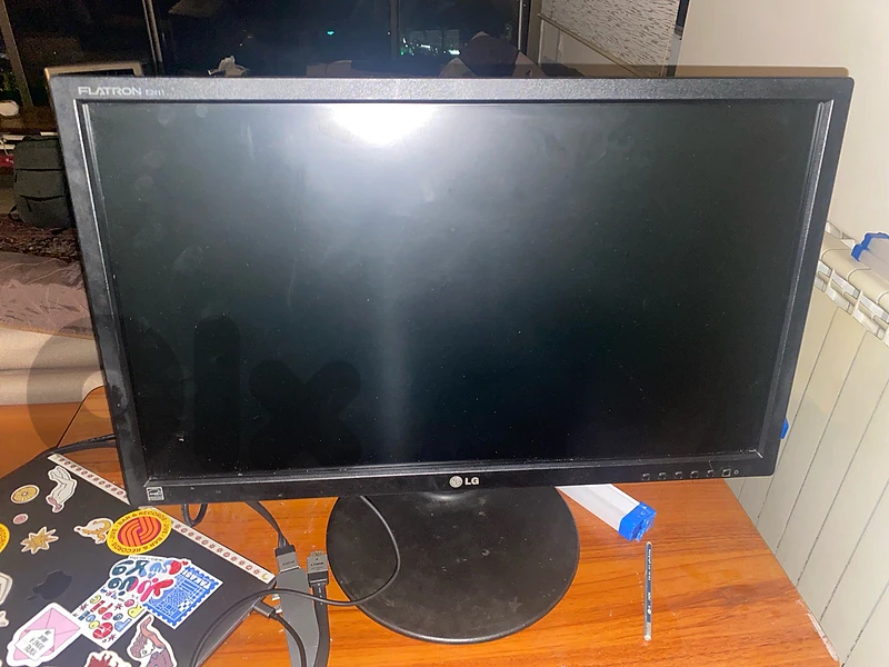 like new LG 24 inch monitor