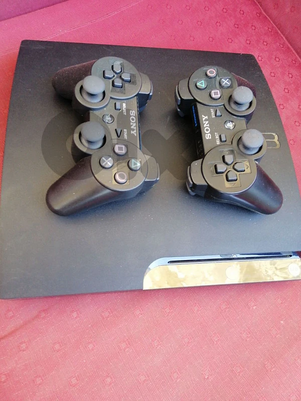 Playstation 3 مكنة كتير مرتبة معدله فيها العاب ومسكتين