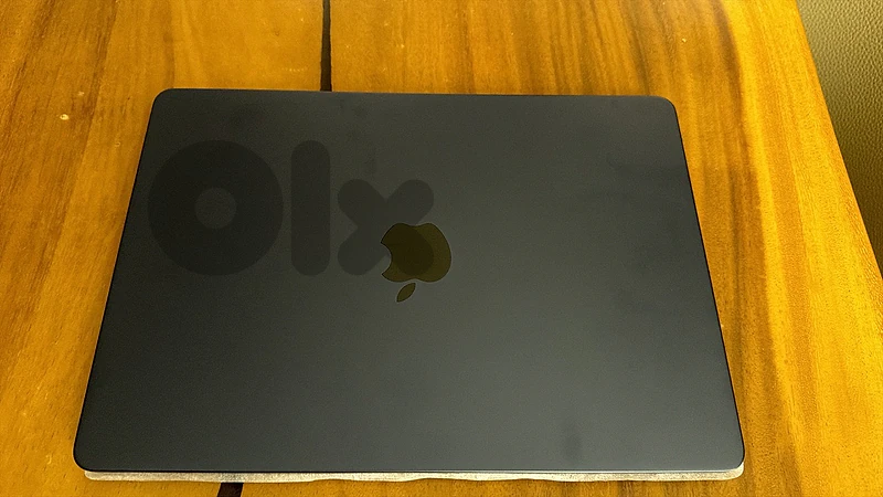 Macbook Air M5 used 1 day with apple warranty 1 year