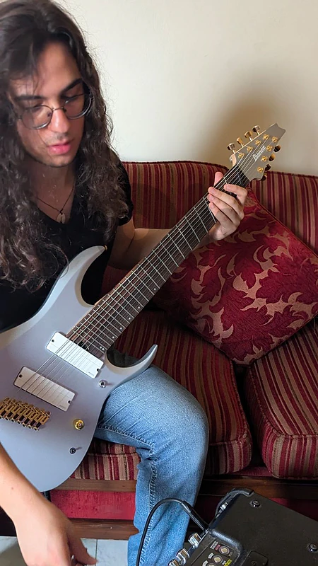 I want to buy musical instruments
