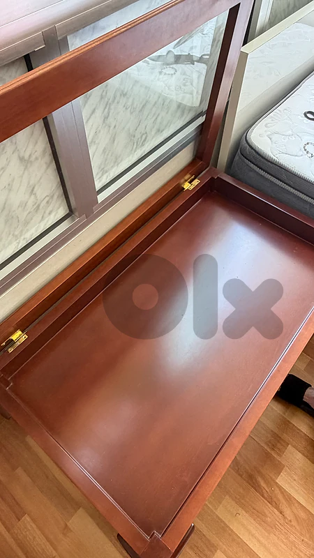 Vintage Table that opens