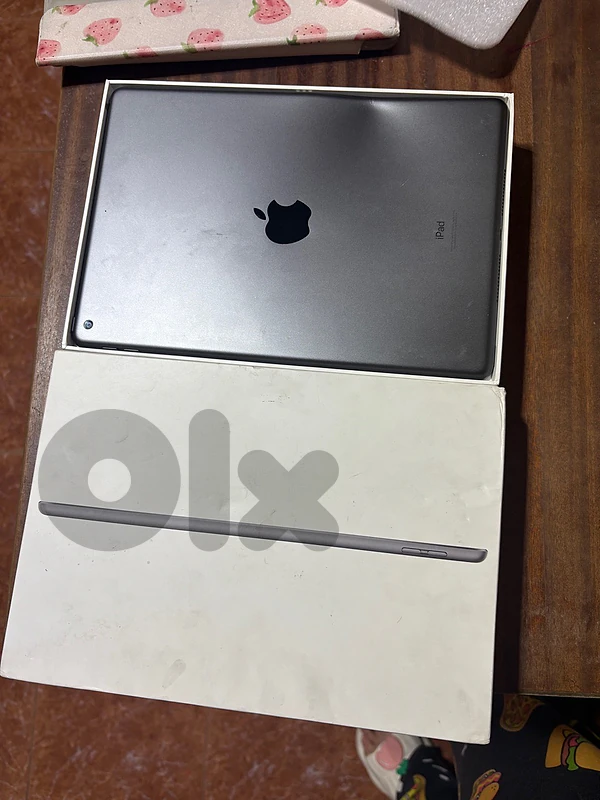 ipad 9 used with 3 different covers and ipad box and sticker