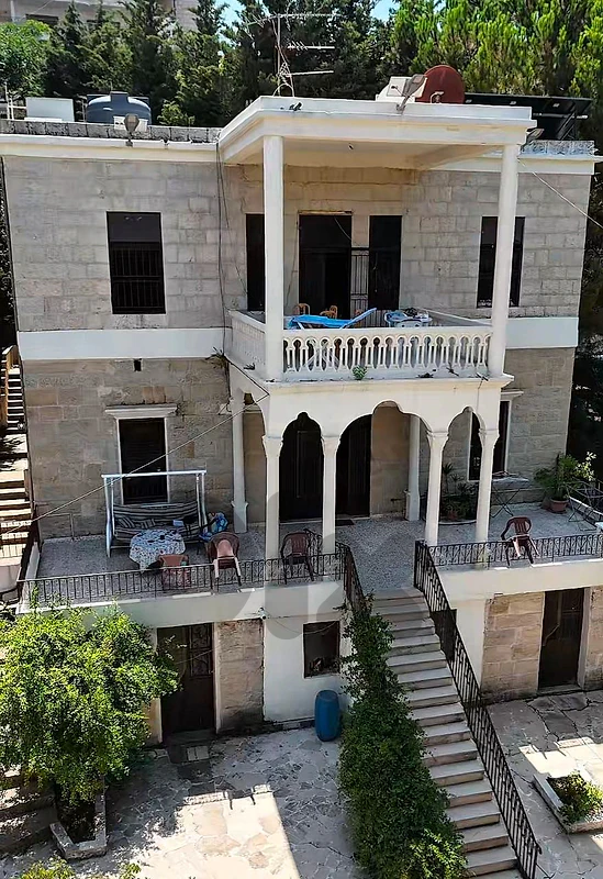 Building for sale in Bhamdoun مبنى للبيع في بحمدون