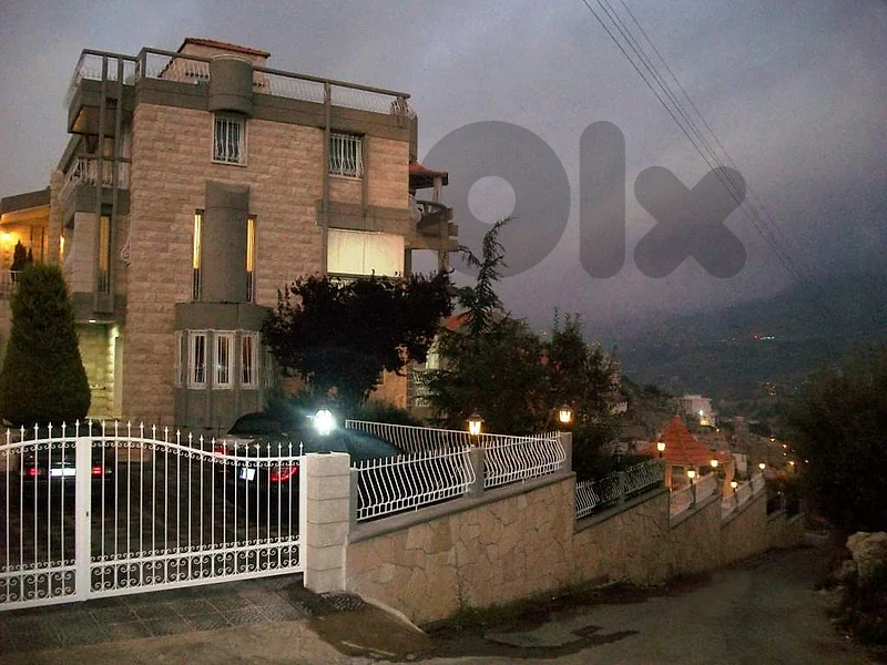 🌿 Luxurious Furnished Villa for Sale in Faytroun
