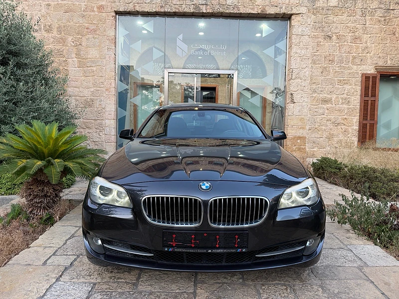 BMW 528i 2011 V6 ( Clean Carfax 1 Owner ) Like New
