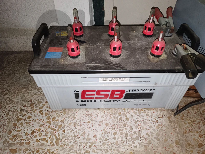 Acid Battery with Power Supply Acid Battery with Power Supply