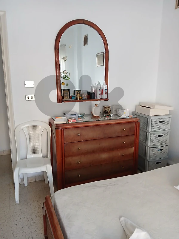 Queen Size Bed & Dresser