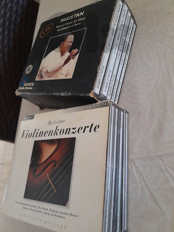 2 set box b 8$