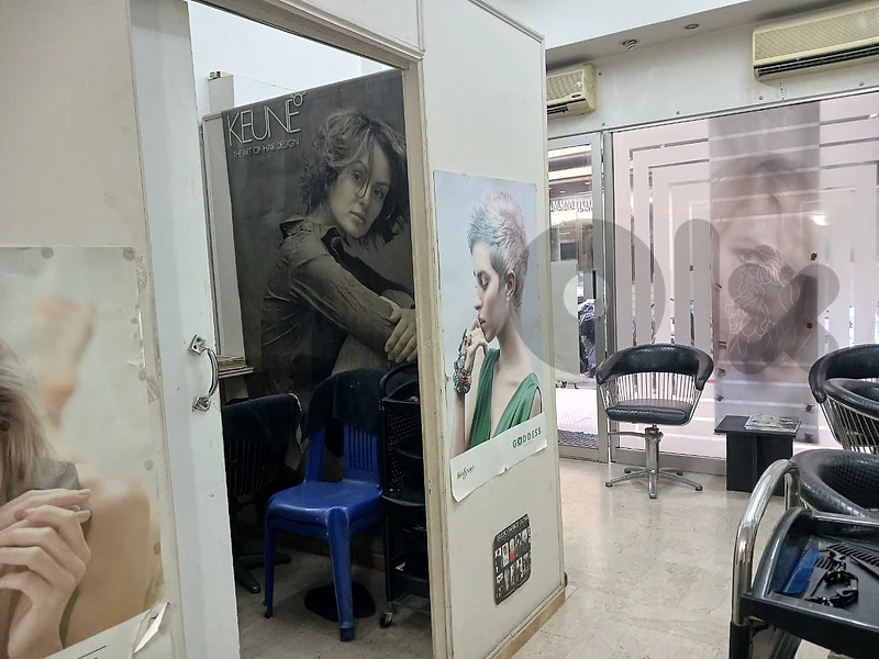 Shop for Sale in Hamraمحل تجاري للبيع في الحمرا