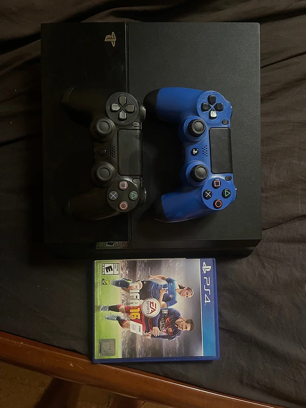 ps4 with 2 game