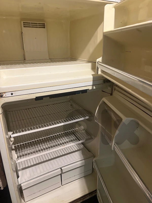 crosley Refrigerator with a freezer