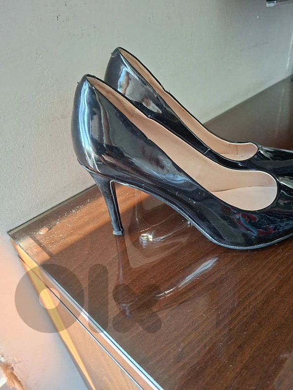 used black shoes