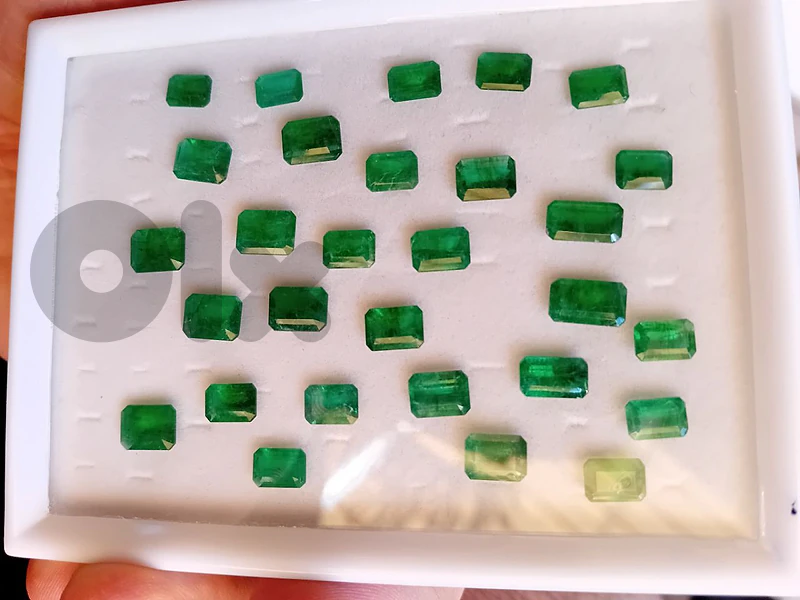 natural zambian emerald 25.61 ct  3200$ total