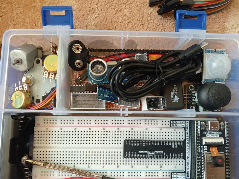 Freenove ESP32 Ultimate Starter Kit