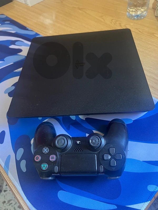 ps4 مستعملي ٤ شهور نضيفه ما فيها ولا عطل