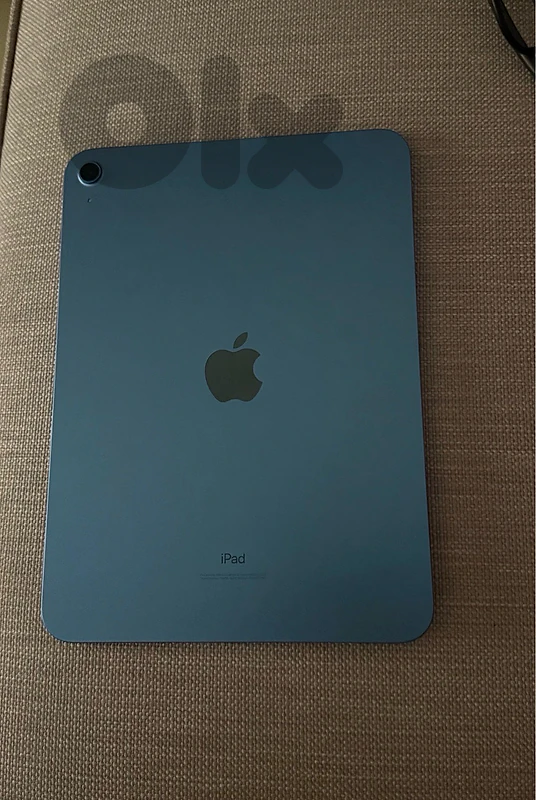Apple iPad 10th Generation 256GB Blue + Keyboard Case