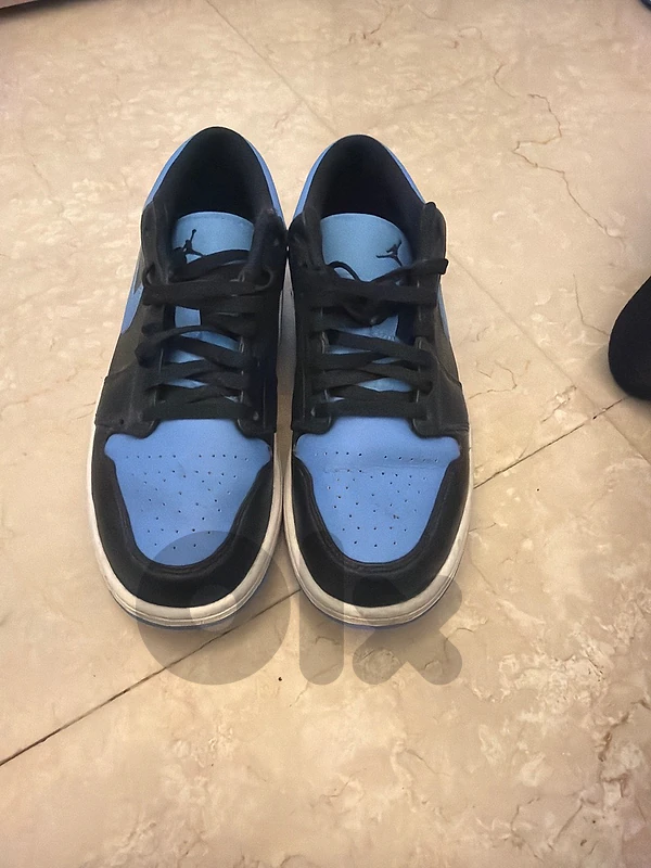 3 pairs of nike sneakers