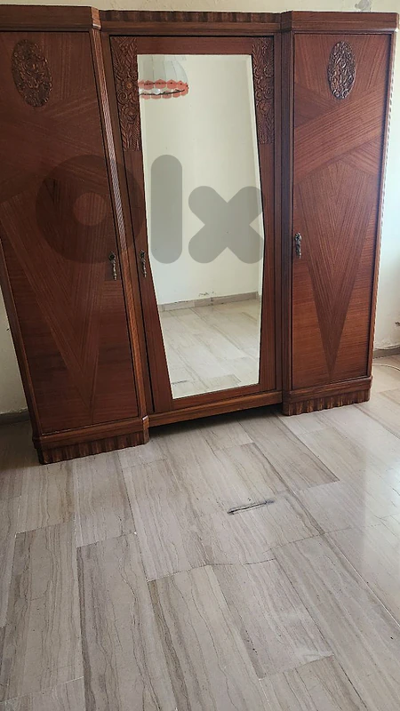 Armoire /Closet
