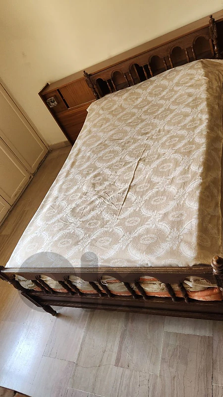 Wood single bed