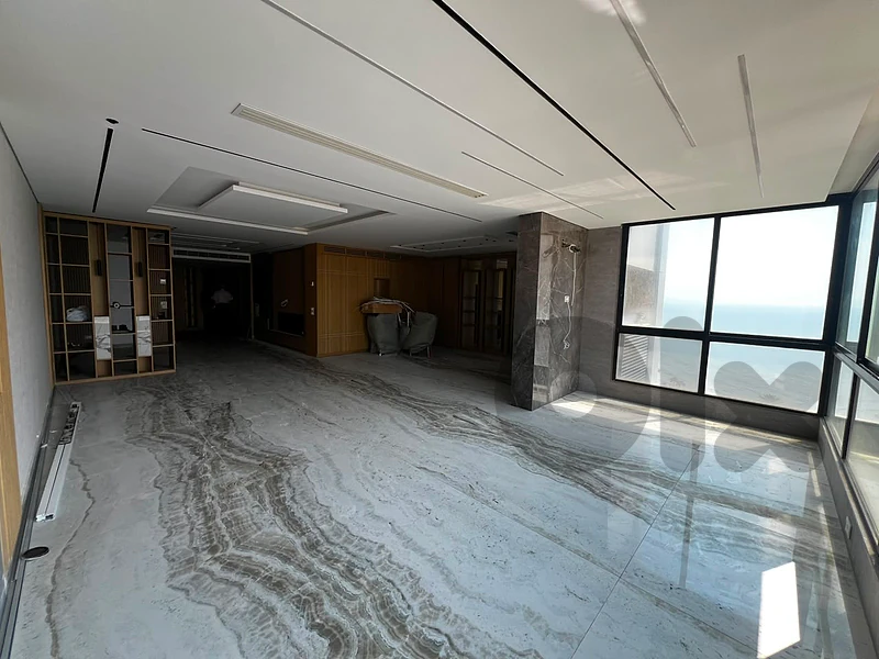Apartment for Sale in Rawche - 300m² High-Floor Sea View