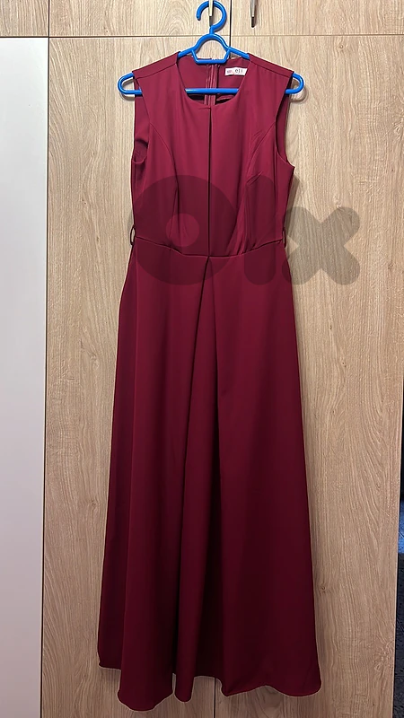 Long Sleeveless Burgundy Dress