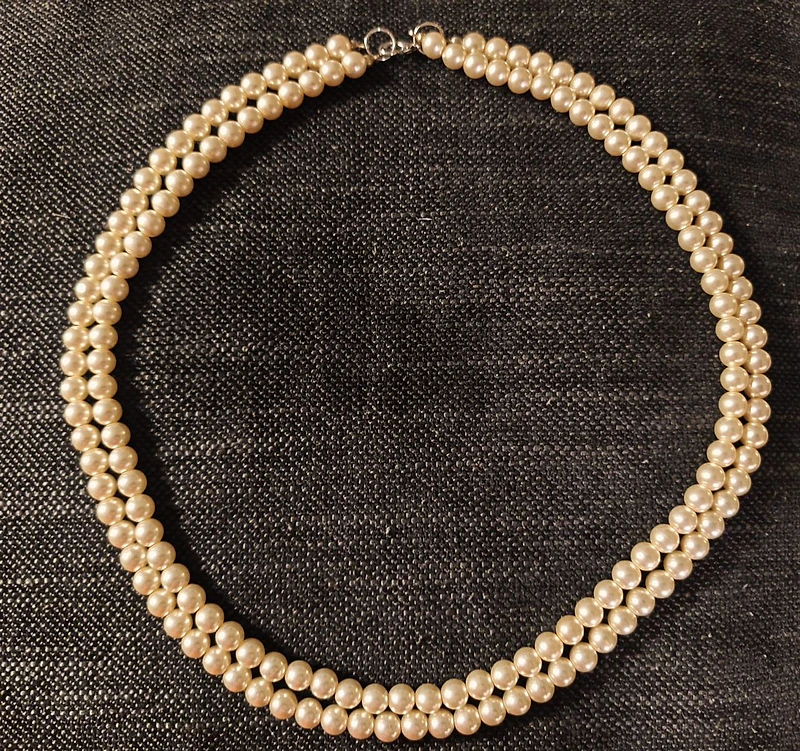 Long double-strand pearl necklace