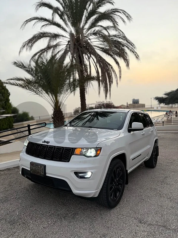 Grand Cherokee Altitude 	2018