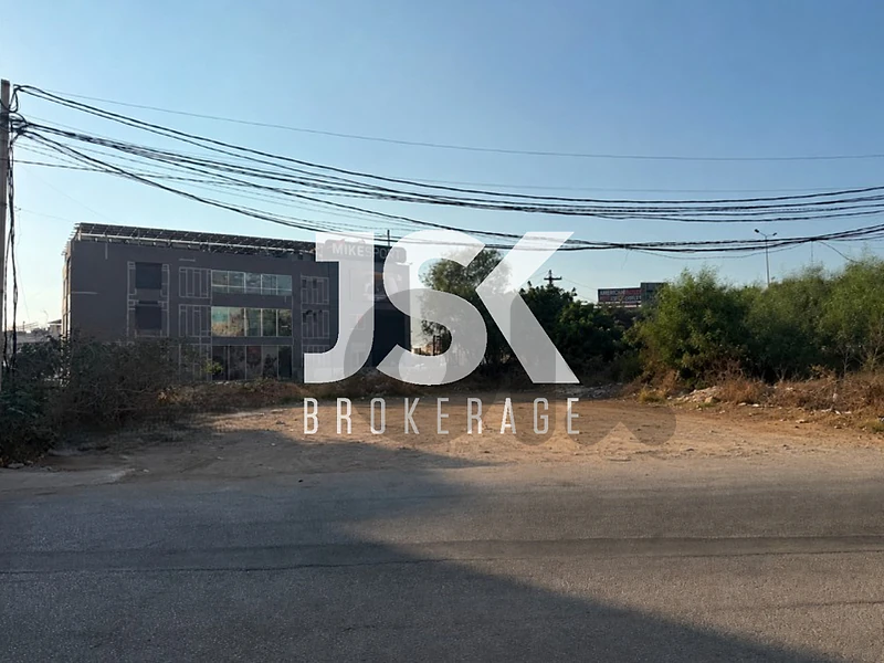 L22421 Exclusive  Land For Commercial Activity For Rent in, Baabda