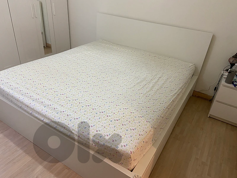 king Bed from IKEA. Perfect condition. 4 drawers included. MATRESS FOR FREE.