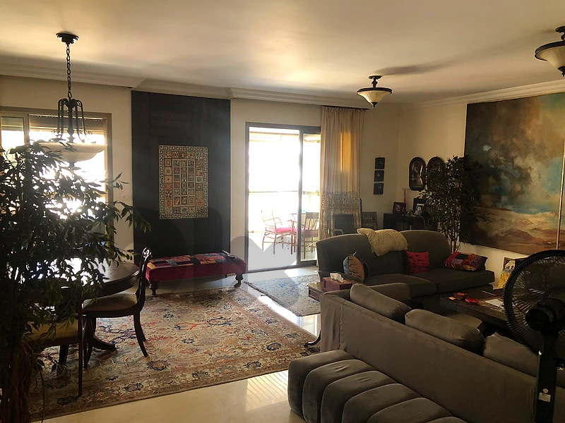 SPACIOUS APT IN AIN EL MRAISSEH PRIME | 210SQ | 3 BEDS | AM-347