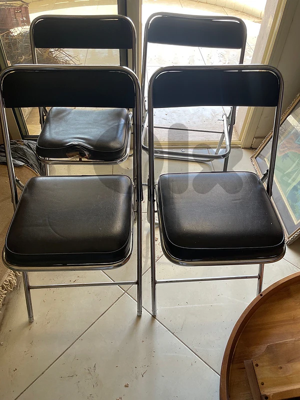 4 Chairs