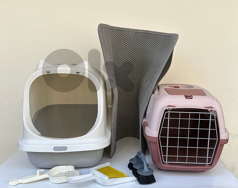 Cat Starter Set: Carrier, Litter Box & Mat / مستلزمات قطط كاملة