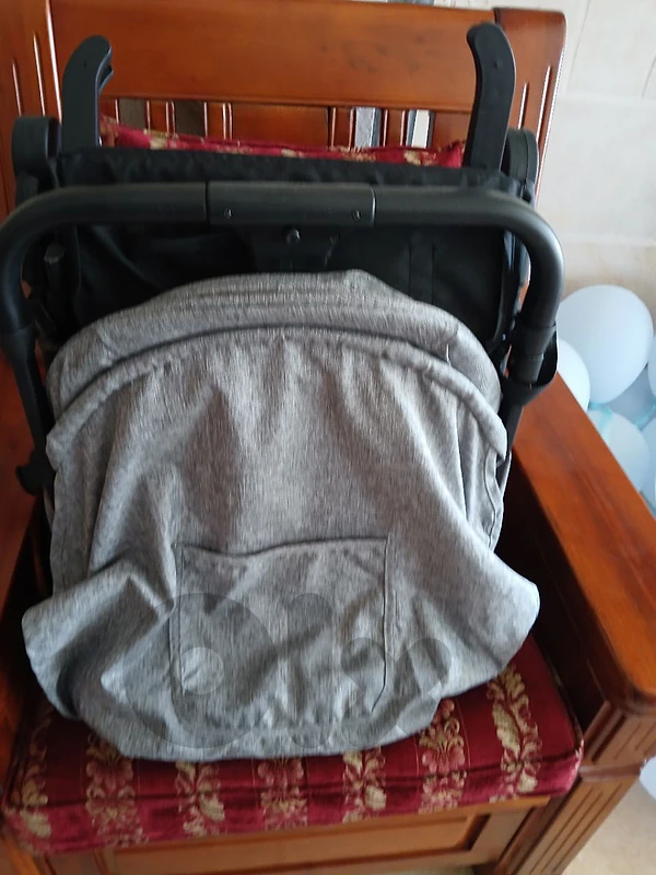 عربة أطفال