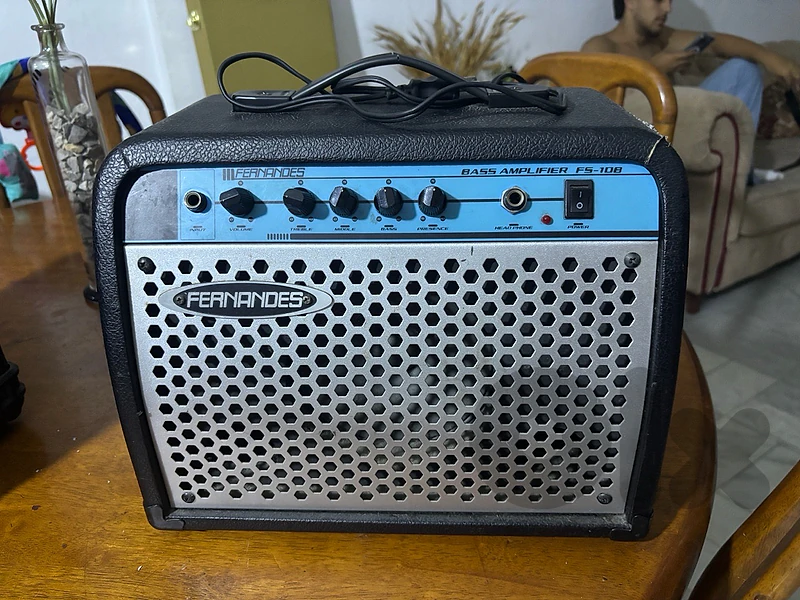 bass amp electric guitar