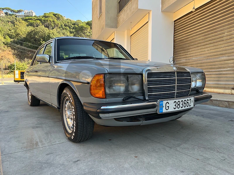 Mercedes-Benz E-Class 1984 230 E