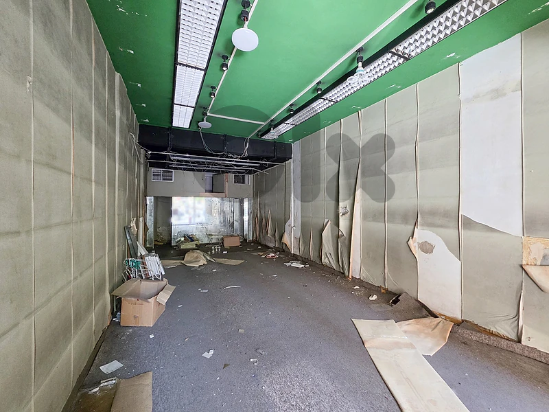 GM518LG - Shop for Rent in Achrafieh - محل للإيجار في الأشرفية
