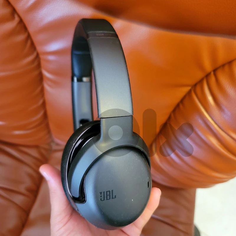 JBL Tour one super clean