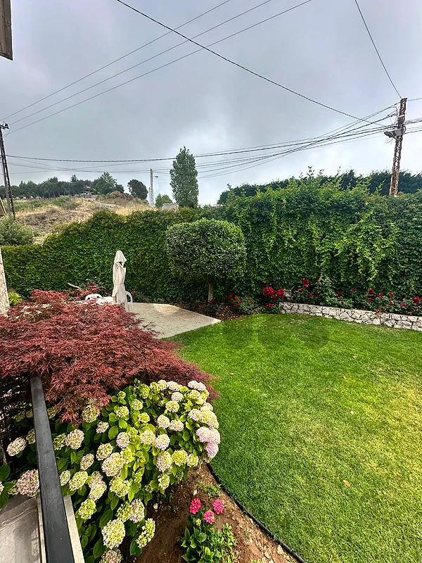 Villa duplex for sale in Kfardebian