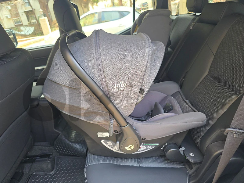 Joie Signature integrated ISOFIX baby car seat