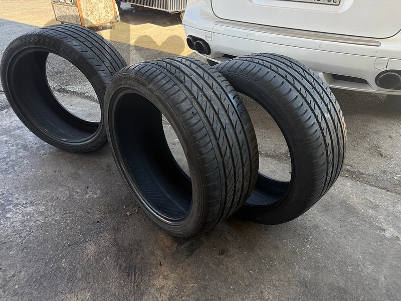 Tires x3 used 295-35-21