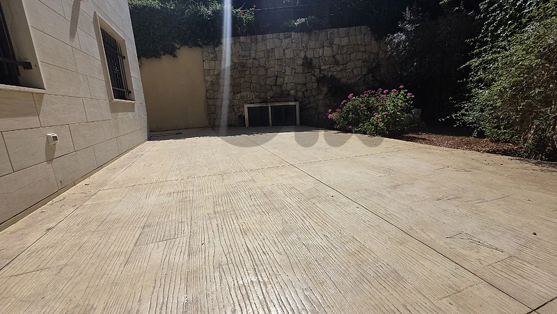 HUGE TERRACE | VIEW | MAR CHAAYA - BROUMMANA | 2 PARKINGS, (BR-415) CS